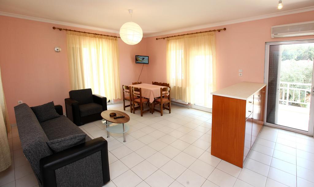 Amarilia Aparthotel Skala Rachoni  Ruang foto
