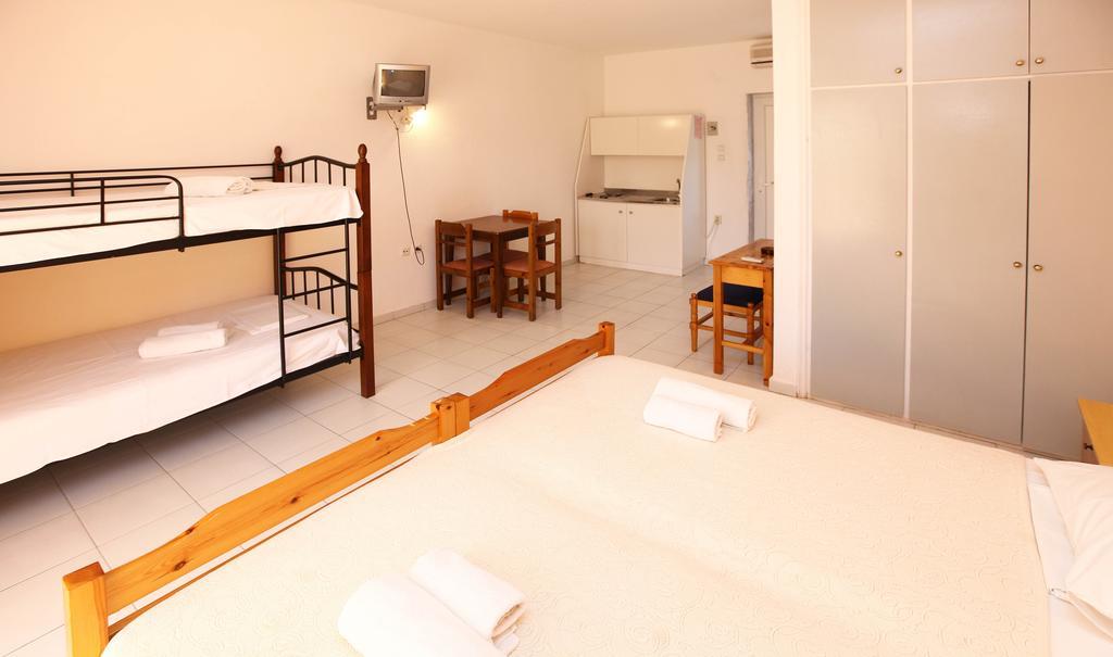 Amarilia Aparthotel Skala Rachoni  Ruang foto