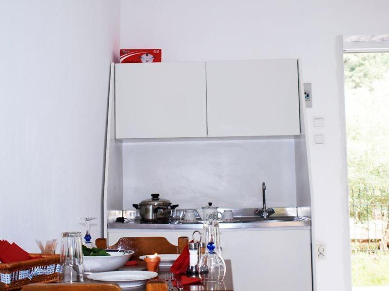 Amarilia Aparthotel Skala Rachoni  Ruang foto
